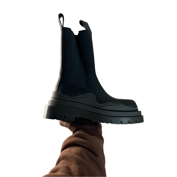AUTHENTIC Bottega Veneta Tire Chelsea Boot NWT Women’s Size 5.5 - Picture 1 of 6